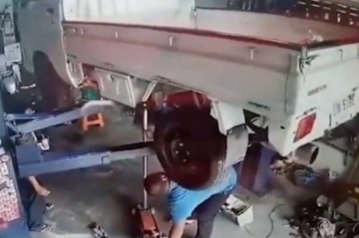 Kiedy nie ogarniasz podnośnika, ale bierzesz się za samochód klienta