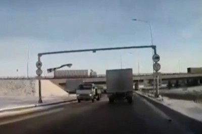 Kiedy projektant wiaduktu robi sobie żart z kierowców