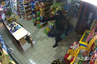 Kandydat do napadu roku. Sprzedawczyni wyjechała z mopem i pozamiatała