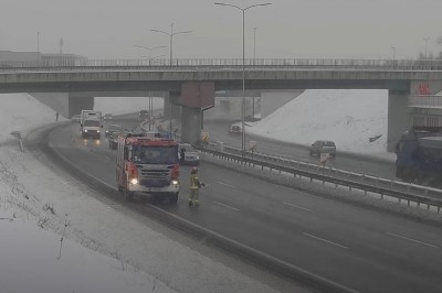 Strażacy musieli ratować się ucieczką. Kolizja na DTŚ