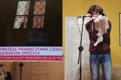 Rozwalił system. Ułożył piosenkę z tekstów na paskach TVP