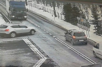 Ciężarówka kontra osobówka, czyli oszukać przeznaczenie ze Skierniewic 