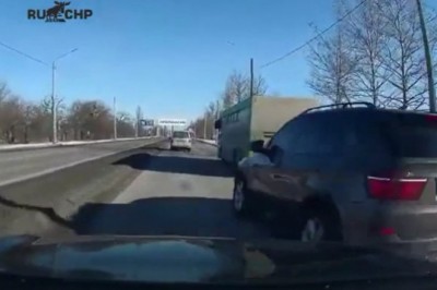 Kierowcy BMW tak się spieszyło, że aż skasował auto