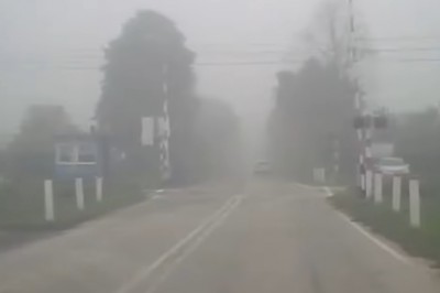 Dróżnik zapomniał o przejeżdżającym pociągu. O krok od wypadku