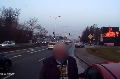 Zablokował zatoczkę autobusową i jeszcze ma problem do kierowcy