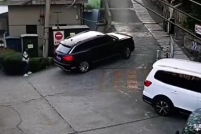 Kiedy na wąskiej uliczce pomylisz gaz z hamulcem