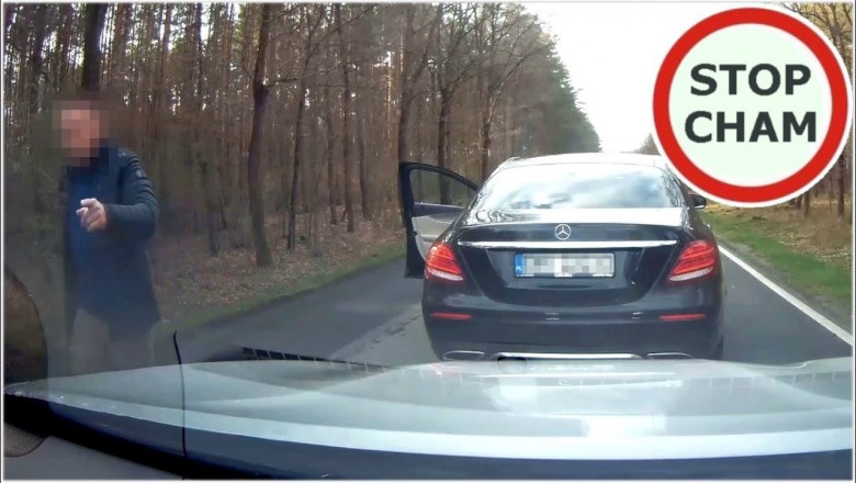 Kierowca Mercedesa groził wizytą na komendzie za wyprzedzanie