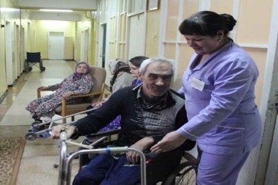 Oddali dziadka do domu opieki. Wracając wnuczek zadał pytanie które zdenerwowało ojca