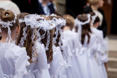 „Chcę, żebyście się podzieliły darami” Ksiądz poprosił dzieci o pieniądze z komunii