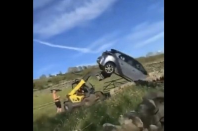 Kiedy wkurzysz rolnika i zablokujesz mu drogę