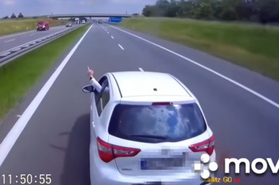 Przedstawiciel handlowy wyhamowuje ciężarówkę na autostradzie