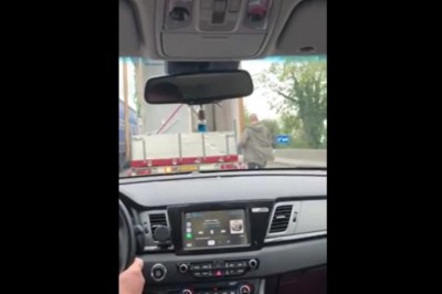 Gdy jedziesz w korku, a Twojego kumpla mocno przyciśnie