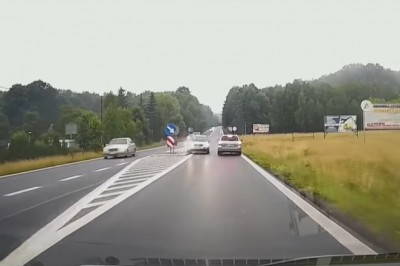 Pirat drogowy prawie doprowadza do czołówki. Nagranie z wideorejestratora 