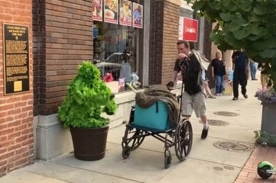 Kiedy chcesz być zabawny, ale nokautujesz przechodnia