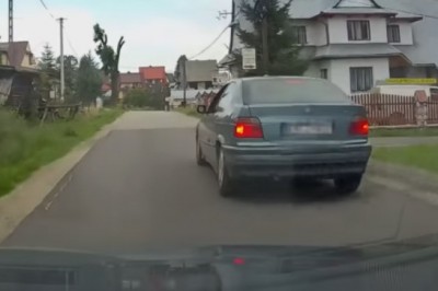 Kierowca BMW doprowadza do kolizji i ucieka z miejsca zdarzenia na DK47