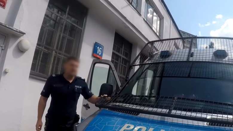 Ziomek konkretnie ciśnie źle parkującym policjantom