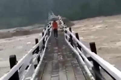 Przejście przez most podczas powodzi. Odwaga czy głupota? 