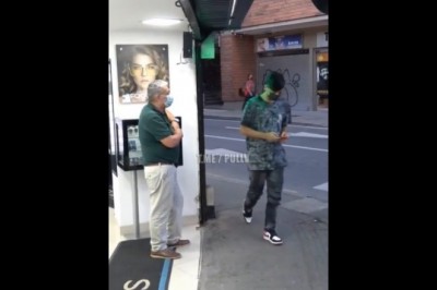 Ziomki zrobili sobie konkretny żart ze sprzedawcy w sklepie 