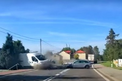 Kierowca Audi kontra Dostawczak. Ku przestrodze