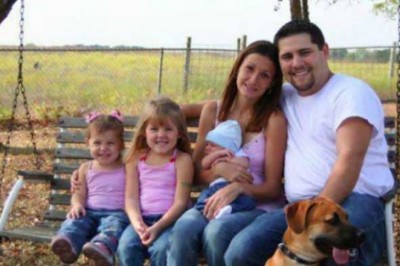 Rodzina zrobiła sobie z pozoru normalne zdjęcie. Do myślenia daje jeden szczegół 