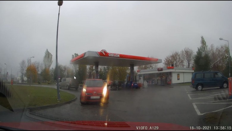 Mistrzowskie tłumaczenie kobiety, dlaczego jedzie pod prąd