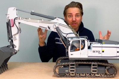 Koparka zabawka kosztująca 10 tysięcy Euro. Robi wrażenie 