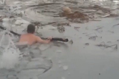 Weszli do lodowatej wody, żeby ratować psa pod, którym załamał się lód 