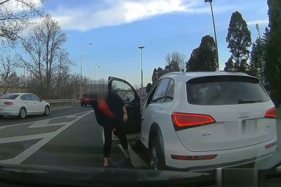 „Jedziesz pan pasem dla karetek” Kobieta szeryf dzwoni na policję