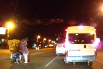 Nic dziwniejszego dzisiaj nie zobaczysz. Maskotki kontra kierowca 