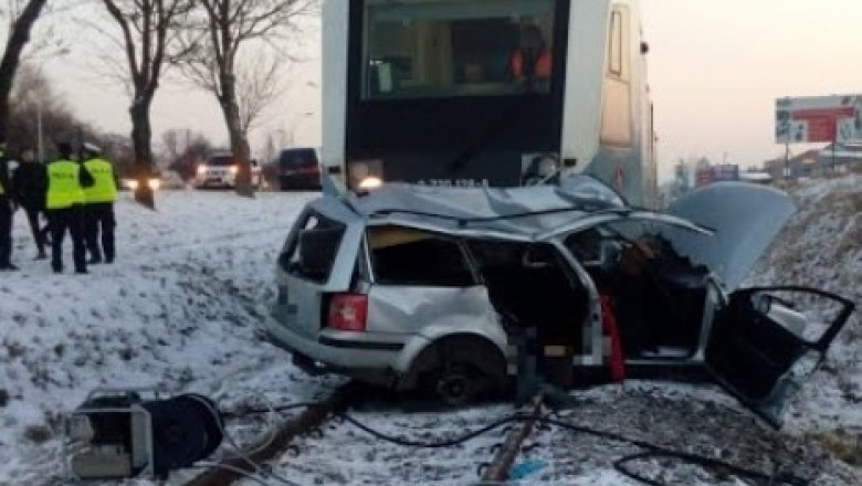 Kompilacja „popisów” kierowców na polskich przejazdach kolejowych
