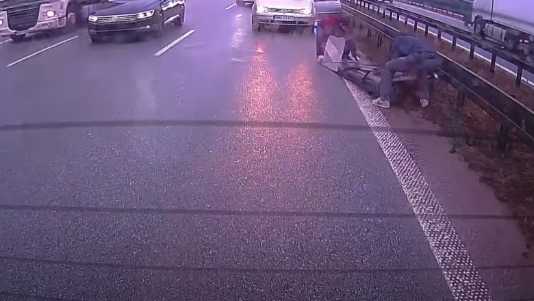 Woleli stać w korku na S8 niż wysiąść i pomóc