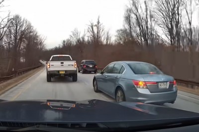 Dzwon z dachowaniem, taki był finał spotkania dwóch kierowców  