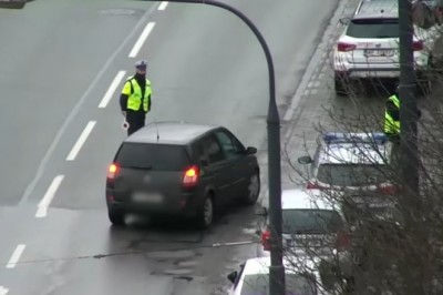 Wyprzedzanie przed przejściem i zdziwienie po otrzymaniu mandatu 