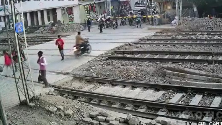 Motocyklista kontra pociąg. Wjechał na tory pomimo zakazu