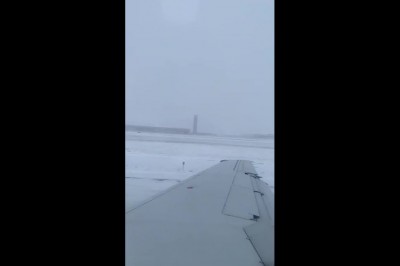 Lądowanie na ośnieżonym pasie zakończone wizytą w polu