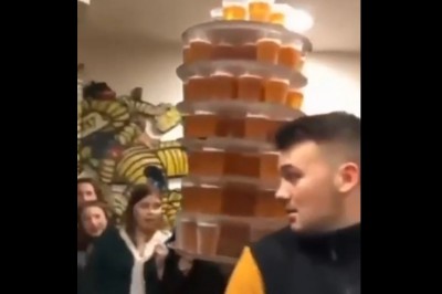 Kelner chciał się popisać na imprezie. Mocno mu nie poszło 