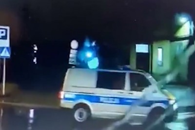 Policjant w radiowozie potrącił kobietę na przejściu - Bolesławiec 