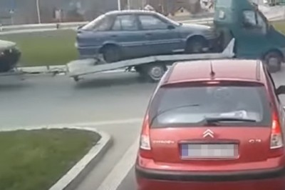 Mistrzyni wjeżdża na rondo. Goście nie mogą wytrzymać ze śmiechu 