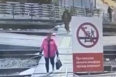 Pieszy kontra pociąg. Gość oszukał przeznaczenie 