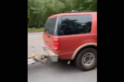 Mistrzowie transportu. Na dwa auta ciągnęli przyczepę campingową