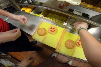 Zastanawiałeś się jak wygląda praca w McDonalds? Te filmy sporo wyjaśniają