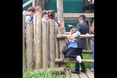 Złapani na dewastowaniu, szorują to co nabazgrali 