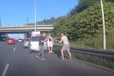 Wyskoczyli do siebie z łapami na autostradzie A4 w Katowicach 