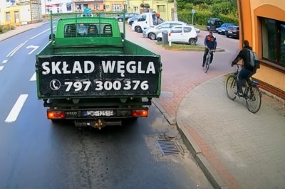 Pełna „kulturka” rowerzystów po czołowym zderzeniu