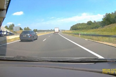 Nagranie dla tych, którzy nie wiedzą jak puścić szybszego na autostradzie 