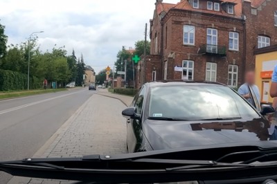 Kiedy z przystanku robisz sobie parking i jeszcze robisz zadymę 