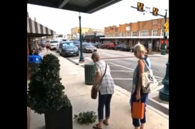 Jak wystraszyć trzy przypadkowe osoby? Ten gość ma na to pomysł 