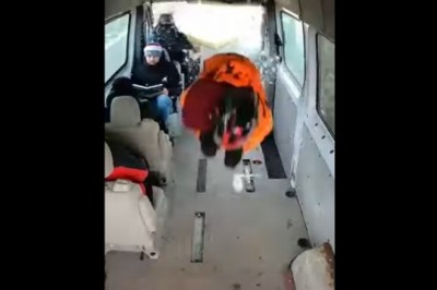 Wleciał do auta przy prędkości 80 km/h. Superman jakiego jeszcze nie było