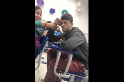 Kiedy chcesz obudzić kolegę z klasy, ale sama nakrywasz się ławką