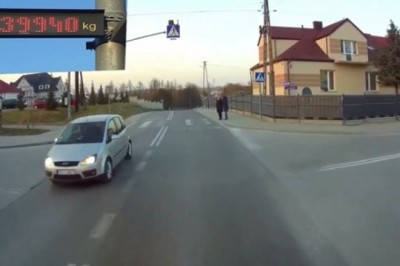 Kiedy urządzasz sobie pogawędkę przy przejściu dla pieszych 